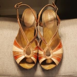 Size 11 leather NaturalSoul wedge heeled sandal